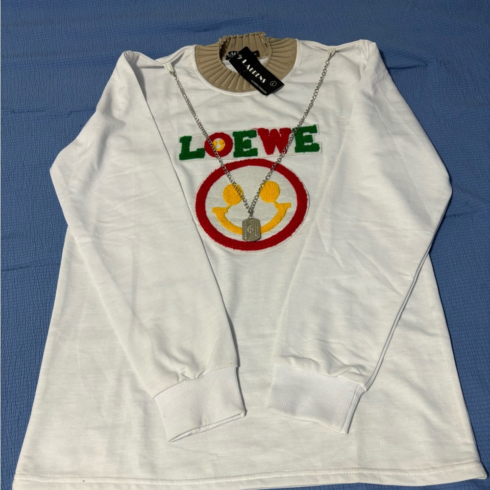 T shirt women/ girls Laurens long sleeves white size: L  Loewe New fashion